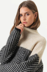 Women's Turtleneck Jumper | Soft Knit & Elegant Detailing